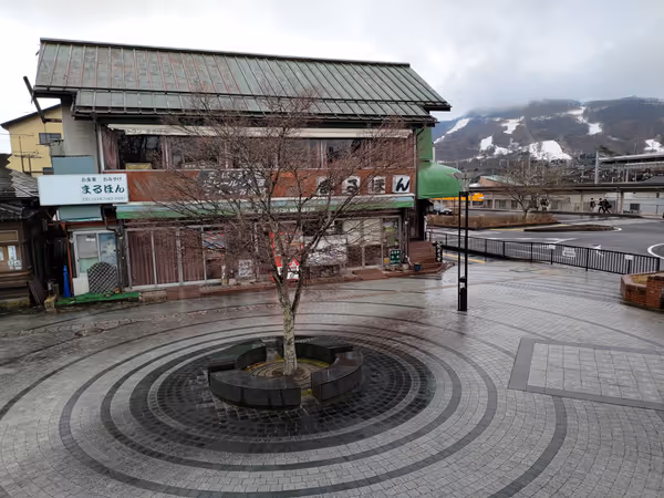 【軽井沢駅】もみじの広場の休憩場所