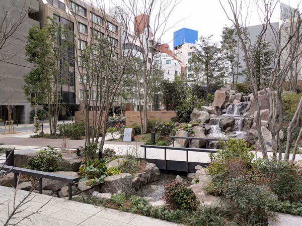 Photo of Shin-Ochanomizu Station | Kanda Square Street Corner Plaza Cascade | Rest Spot 1