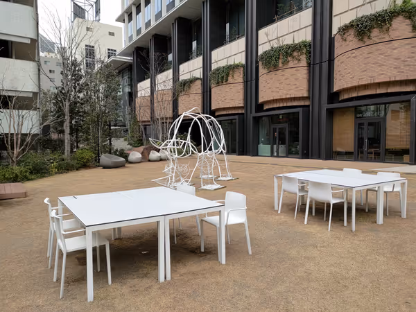 神田スクエア 芝生の広場の写真2