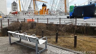 Photo of Sakuragicho Station | Rest Spot Near Moving Walkway Staircase, Sakura Street 1