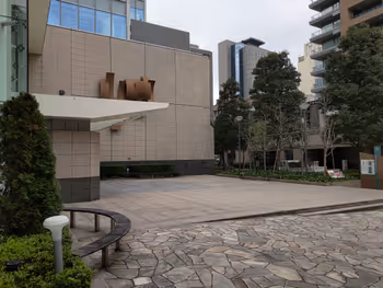 진보초역 진보초 미쓰이 빌딩 북서 플라자의 휴식 장소 그1