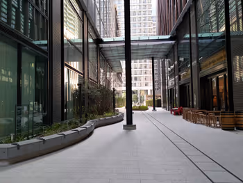 大手町站和田倉小徑的休息場所其一