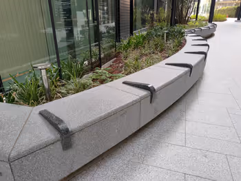 大手町站和田倉小徑的休息場所其二