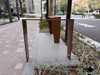 大手町駅丸の内仲通り 丸の内テラス付近の休憩場所その4