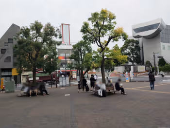 大岡山駅駅前広場の休憩場所その1