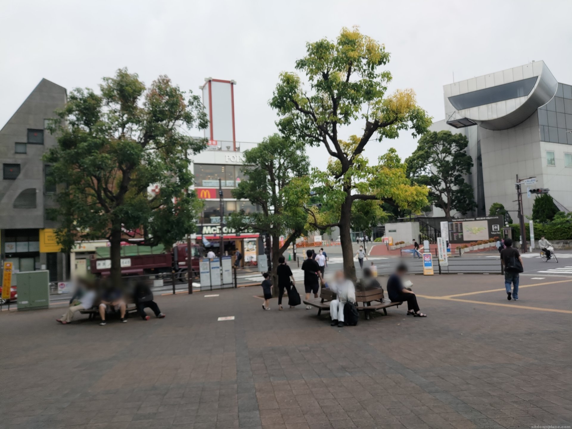 駅前広場の写真1