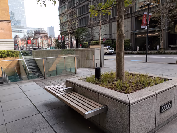 三菱UFJ信託銀行ビル前の写真2