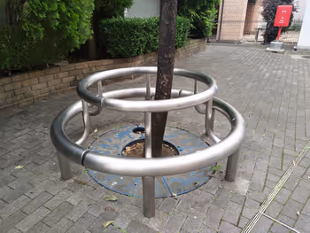 고엔지역 북 자전거 주차장 옆 광장의 휴식 장소 그 3