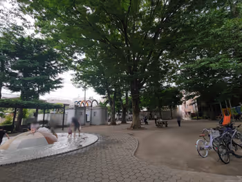 高円寺駅高円寺北公園の休憩場所その5