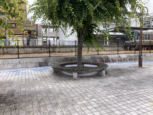 北出口(東側)階段・エスカレーター付近の写真1