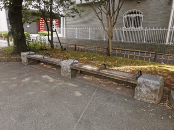 御茶ノ水駅宮本公園の休憩場所その3