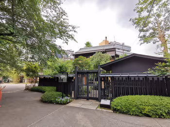 御茶ノ水駅宮本公園の休憩場所その1