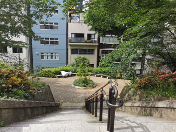 御茶ノ水駅宮本公園の休憩場所その6