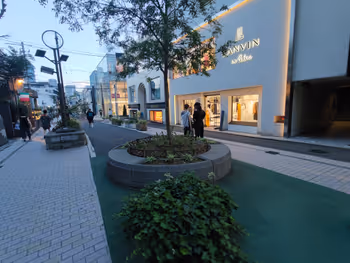 明治神宮前〈原宿〉駅キャットストリート 表参道入口の休憩場所その2