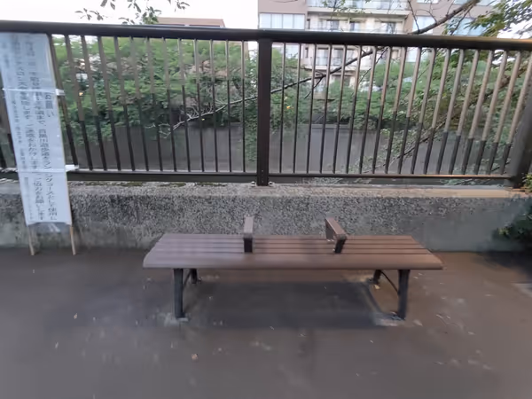 目黒区民センター公園入口横の写真2