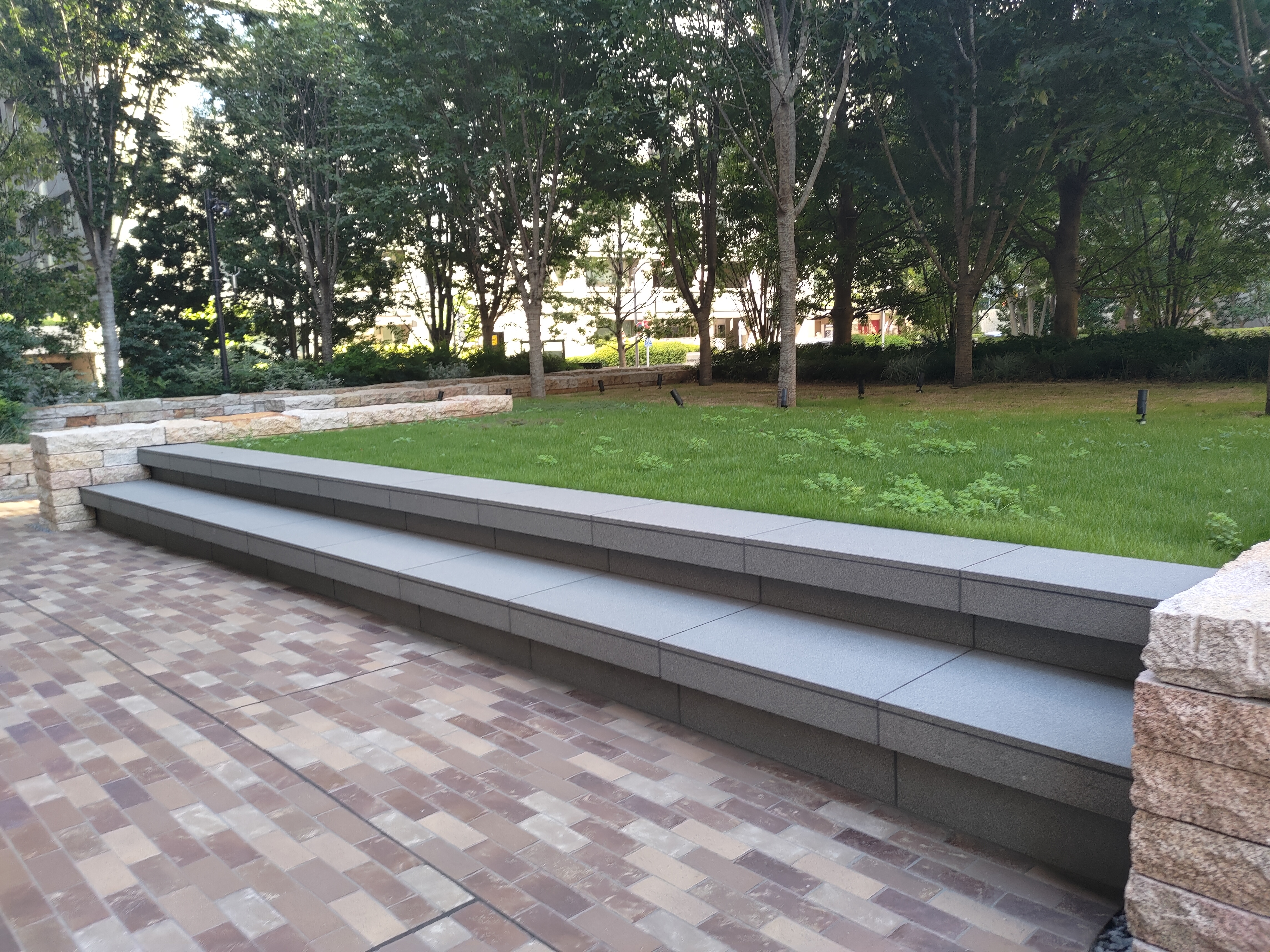 [內幸町站] 堡壘塔前 休息處 的照片 1