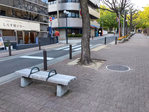 Photo of Kenchomae Station | Sidewalk next to Ikeda Junior High School | Rest Spot 2