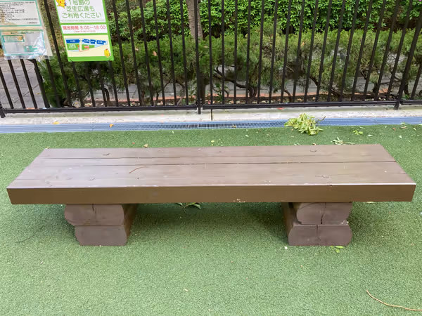 Photo of Hyogo Prefectural Government Building Station | In front of Hyogo Prefectural Government Building No. 2, Artificial Turf Plaza at the Prefectural Oasis | Rest Spot 2