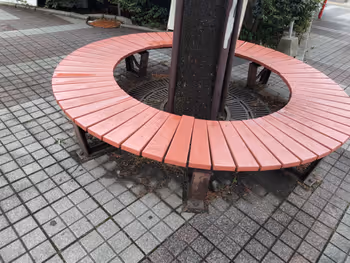 川口駅東口交差点付近の休憩場所その1