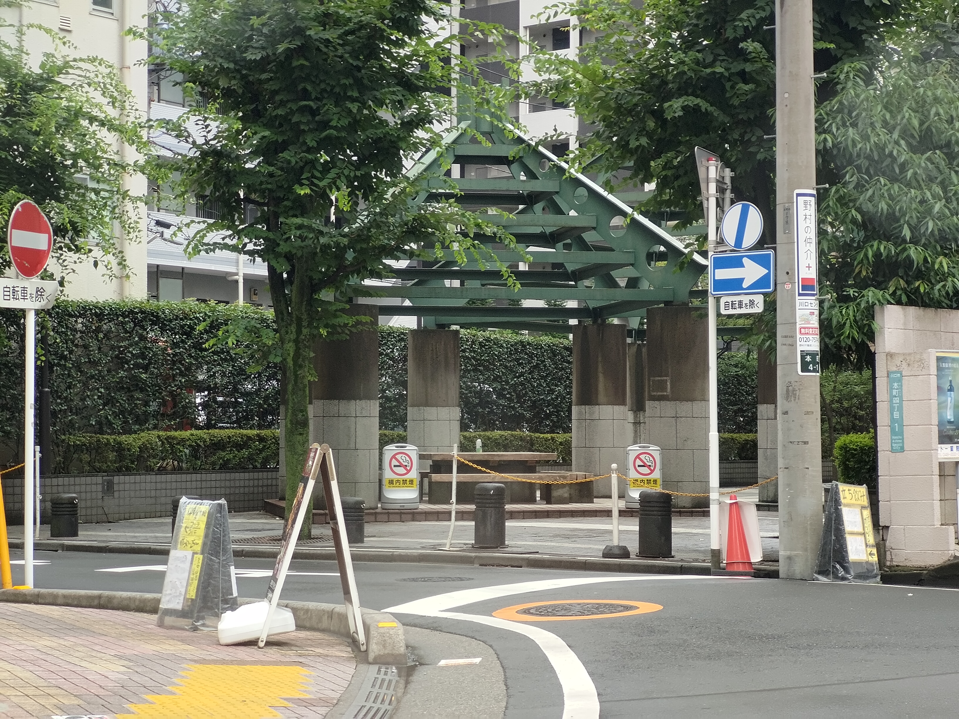 川口センタービル 公開空地の写真1