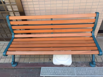 Rest area at the Tenth Saka Ikoinoba in Sasazuka Station, part 2
