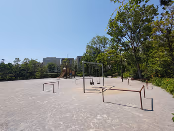 表参道駅青山北町児童遊園の休憩場所その2