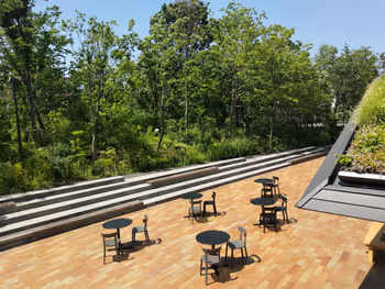 表參道車站的ののあおやま之森的休息場所其三