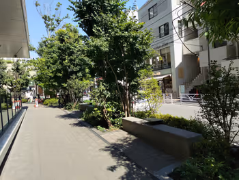 笹塚駅メルクマール広場の休憩場所その1