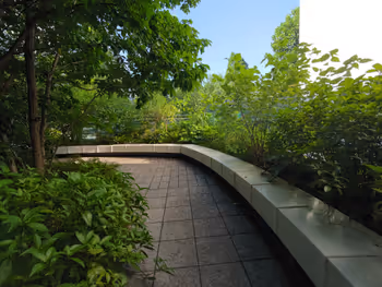 霞關站飯野大廈前庭園的休憩場所其三