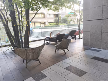 우치사이와이초역 히비야 센트리움 접근로의 휴식 공간 그 6