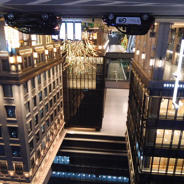 エドグラン1F 中央通り側 ひろば、南側ひろばの写真1