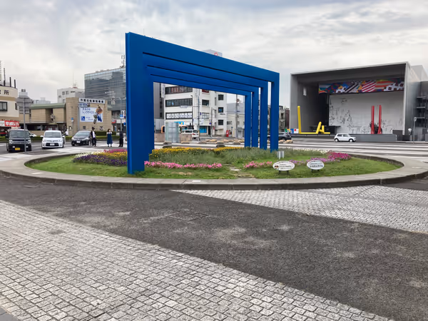 駅前の花壇周囲の写真1