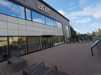 四ツ谷駅アトレ横 屋上庭園の休憩場所その1