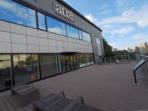 アトレ横 屋上庭園の写真1