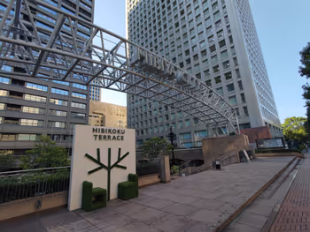 內幸町站Hibikoku露台的休息場所,其一