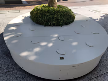 内幸町駅新橋スクエア前の休憩場所その2