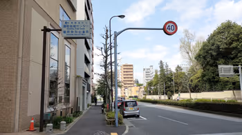牛込柳町駅榎町地域センター横の休憩場所その1
