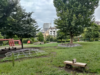 六本木駅檜町公園 FUJINかぜのかみさま周辺の休憩場所その2