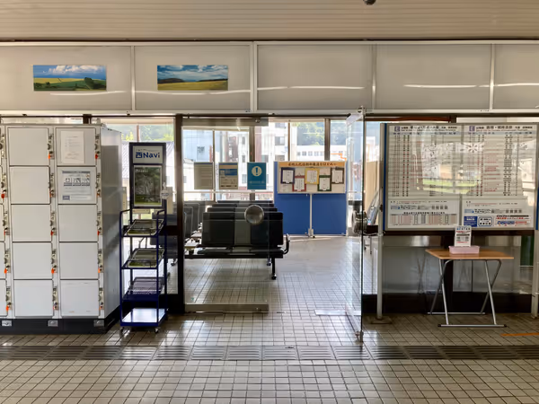 改札口付近 待合室の写真1