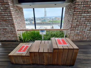 橋本駅インナーガーデン5Fの休憩場所その5