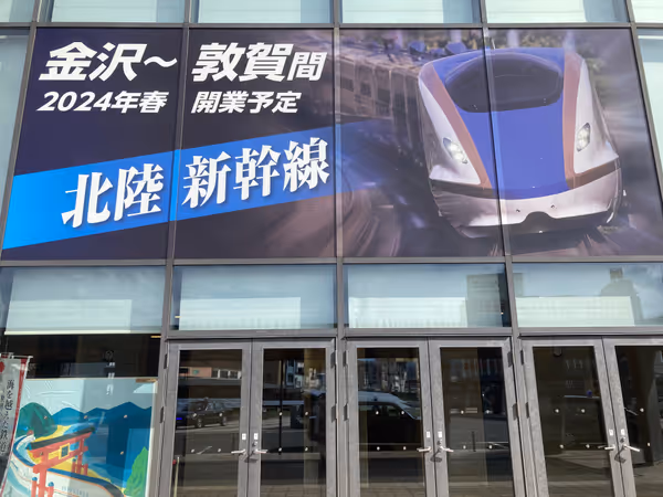 敦賀駅交流施設オルパーク 塩荘(土産店)・あまの(うどん・そば店)前の写真3