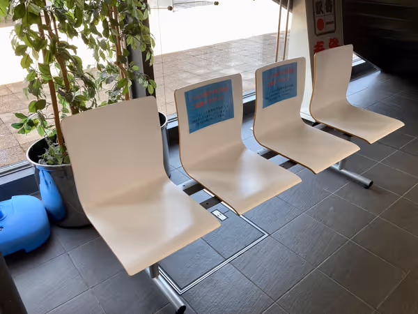 敦賀駅交流施設オルパーク 塩荘(土産店)・あまの(うどん・そば店)前の写真2