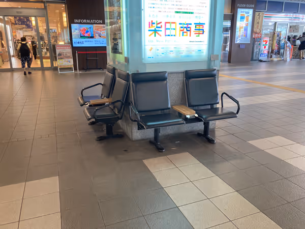 改札口前の写真3