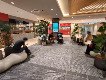 도쿄역 야에치카 중심부 휴식 장소 2