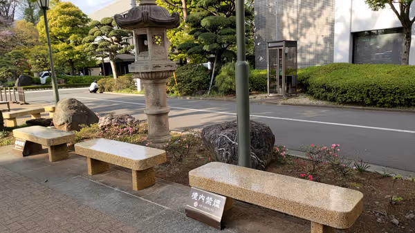 護国寺 仁王門付近の写真2