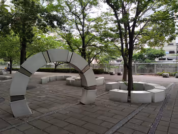 大崎站藝術村前 目黑川沿岸的休息處其一