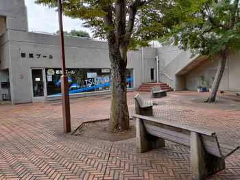츠즈키 후레아이노 오카 역 츠즈키 풀 앞 휴식 장소 그 1
