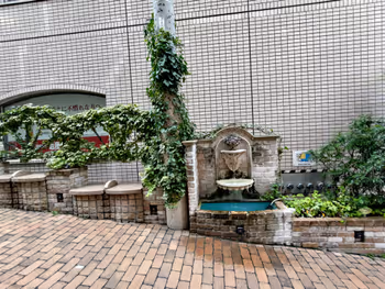 中野駅中野レンガ坂の休憩場所その3