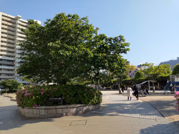 横須賀中央駅市役所前公園の休憩場所その1