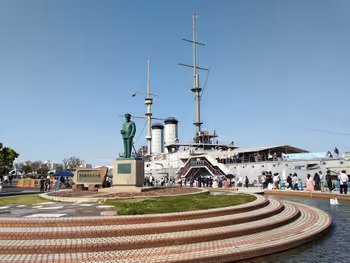 Rest area in Mikasa Park near Yokosuka-Chuo Station, part 1